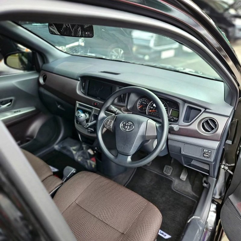 Mobil Toyota Tiga Baris